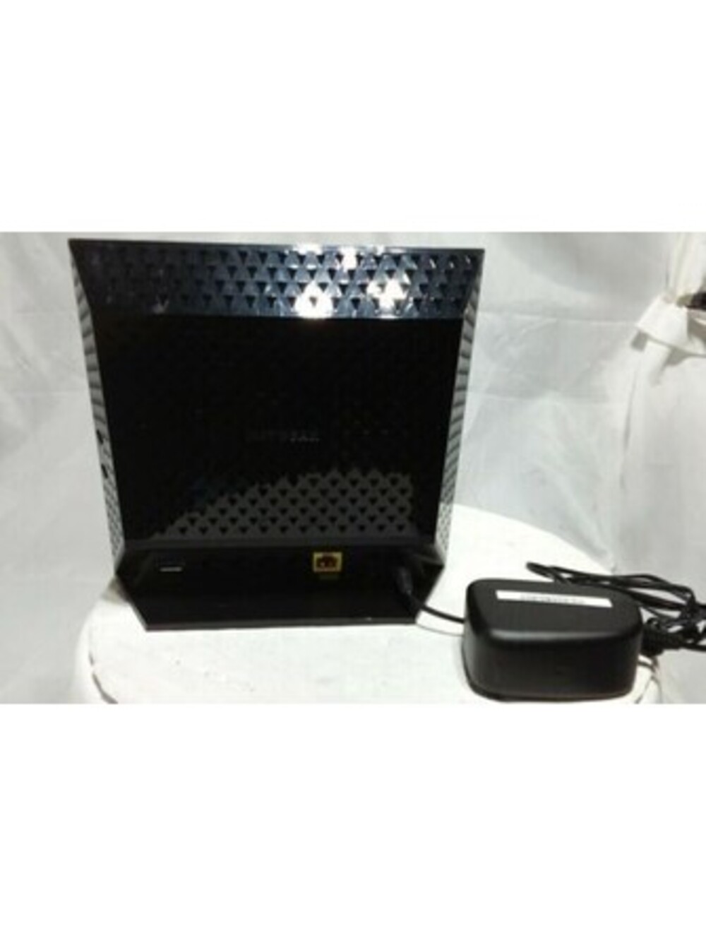 NETGEAR R6200 AC1200 Dual Band Gigabit WiFi Router - Picture 2 of 4